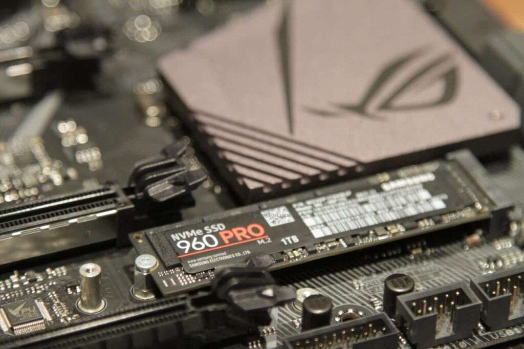 Instalar um SSD M.2 Instalar um SSD M.2